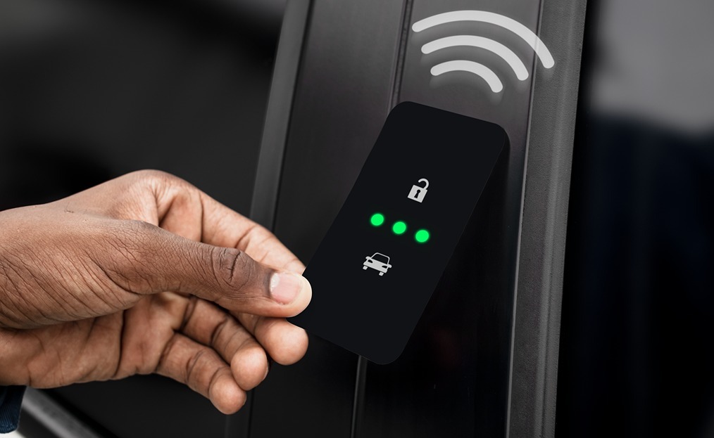 unlocking-car-door-with-smart-card